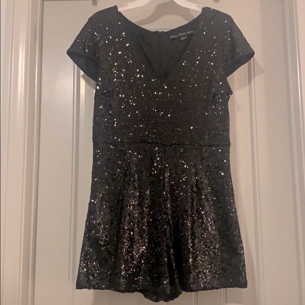 Classy and Cute Black Sequins Romper🖤